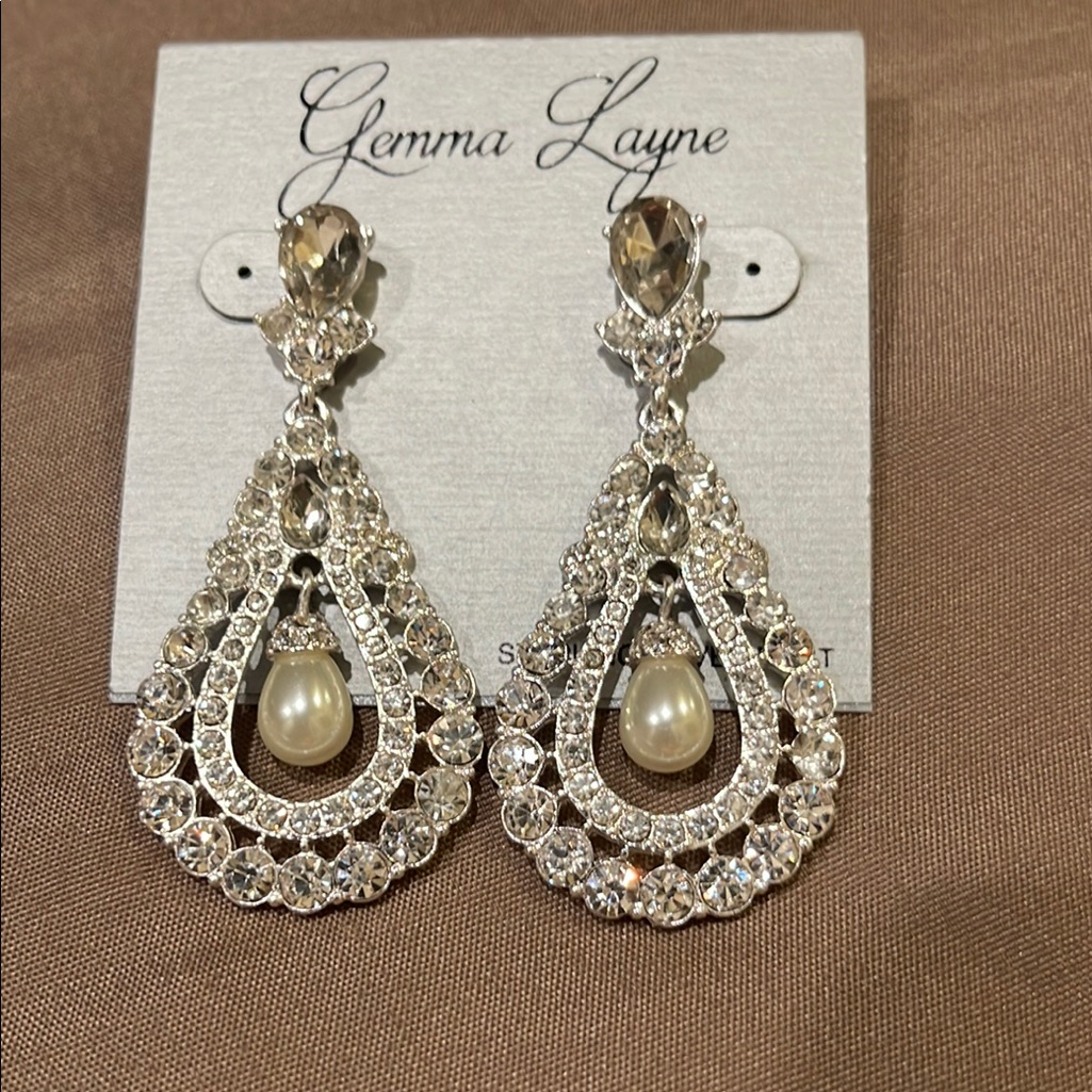 4.3.25_3 Gemma Layne Silver Crystal Tear Drop Post Earrings With Faux Pearls